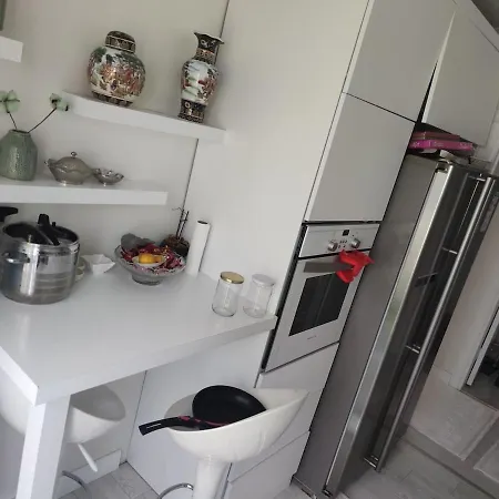 Konyaalti Guersu Denize Sifir Sahilde Full Esyali Lueks Apartment