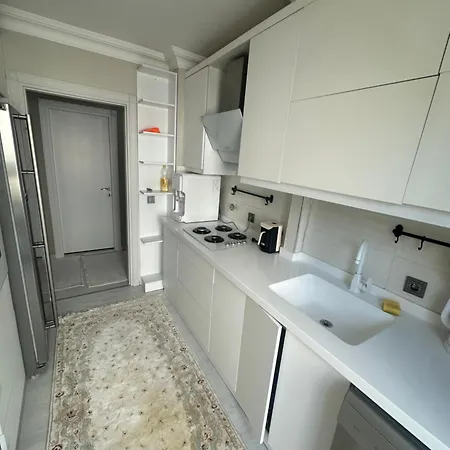 Appartement Konyaalti Guersu Denize Sifir Sahilde Full Esyali Lueks
