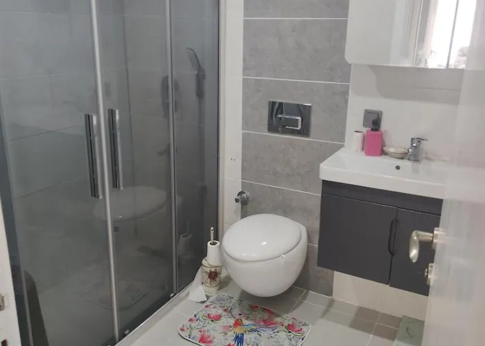 Apartment Konyaalti Guersu Denize Sifir Sahilde Full Esyali Lueks